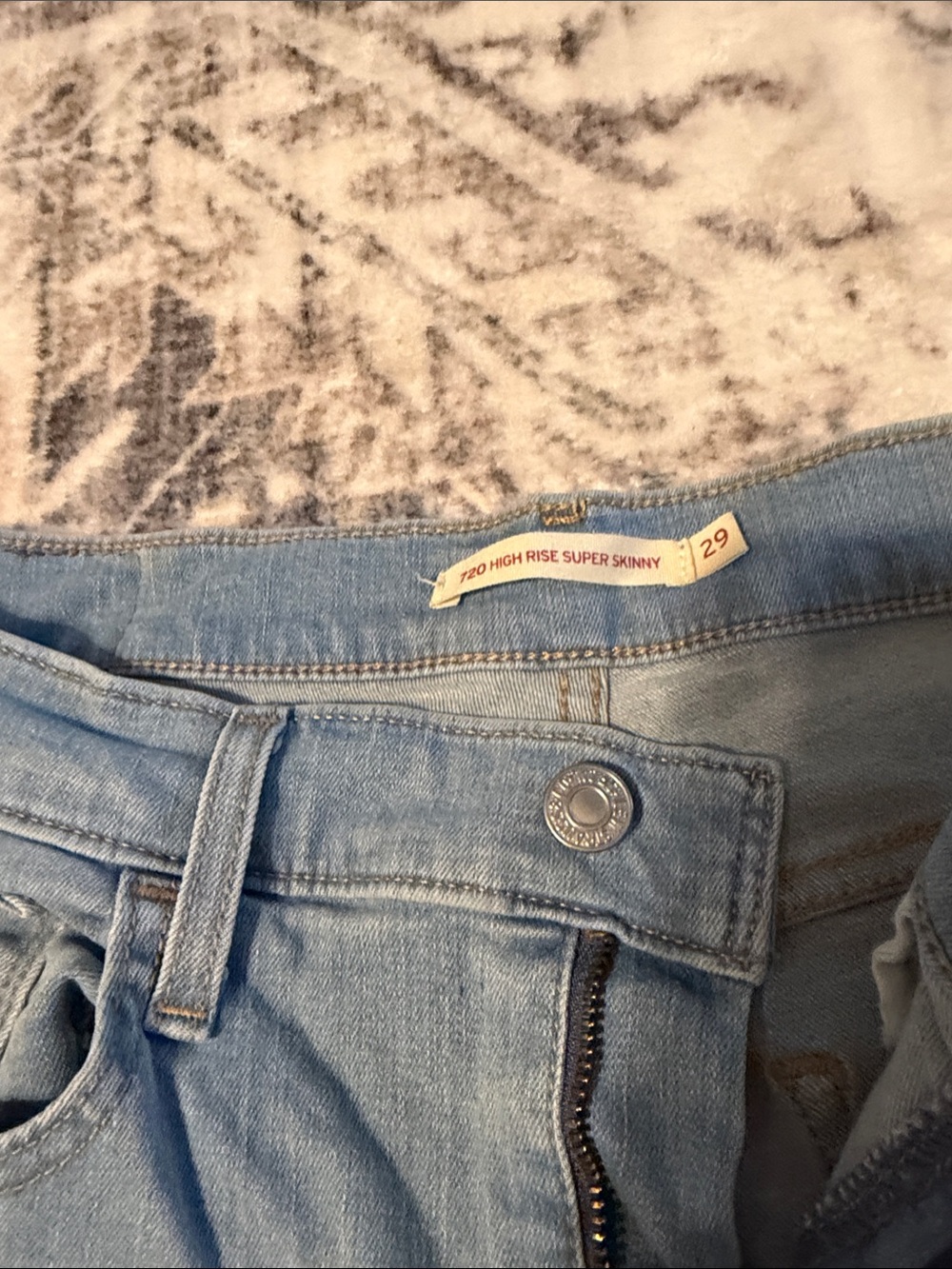 Levis 720 high rise super skinny 29